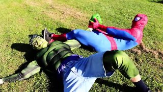 Hulk vs Spiderman _ Summer Pool Party _ Superhero Battle in Real Life!-u9_