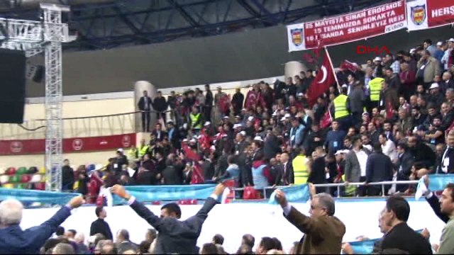 Erdoğan konuşurken onlar salonu terk etti