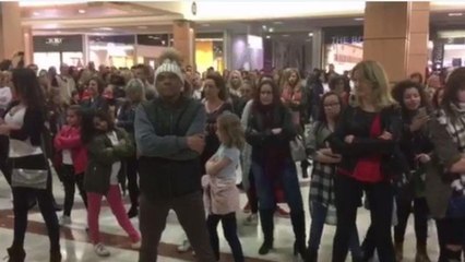 Un flashmob de danse, organisé à Villeneuve d'Ascq (Auchan V2)