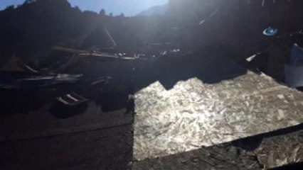 Antalya'da Heyelan Nedeniyle 8 Ev Yıkıldı