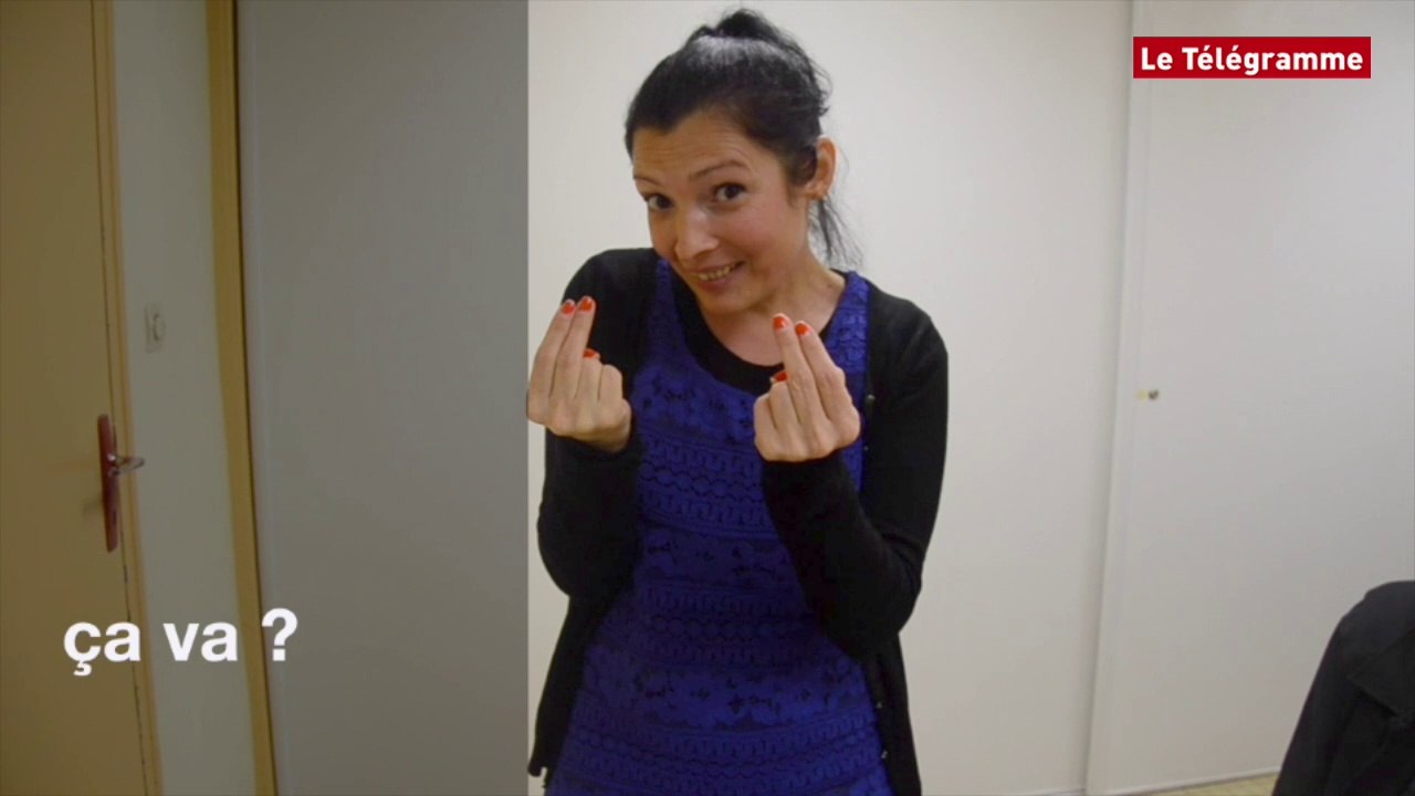 Premiers signes. Comment dit-on "Bonjour", "Merci"... en langue des signes française ?