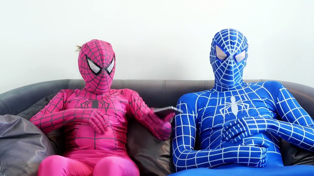 Frozen Elsa DOCTOR Spidergirl Spiderbaby Elsa sick Spiderman Doctor Superheroes in Real Li