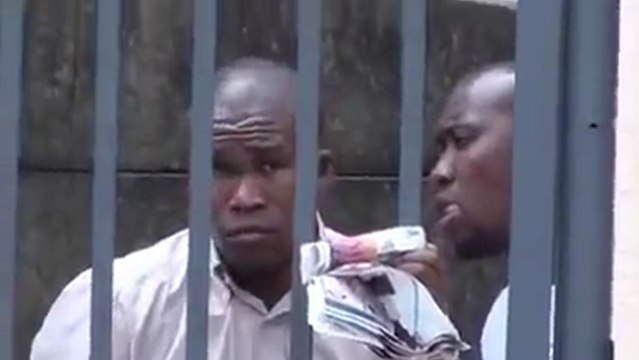 Des voleurs pris en flag en train d'ouvrir un portail