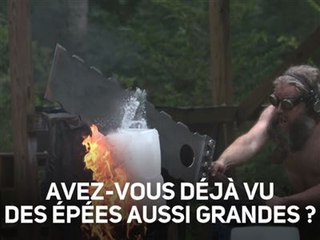 Il fabrique des épées gigantesques
