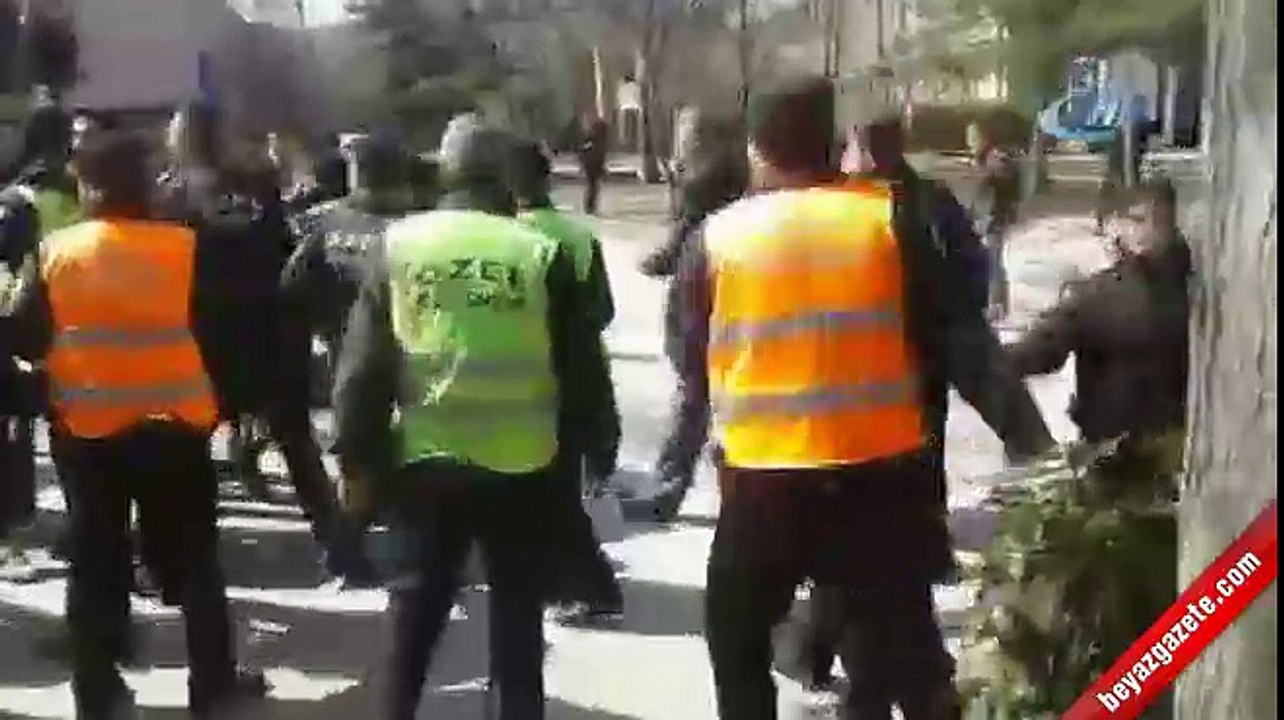 'Öcalan'a İdam' pankartı asan öğrencilere saldırı