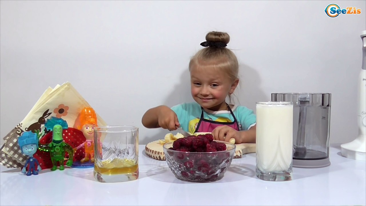 ✔ Фиксики и Ярослава готовят фруктовый десерт из малины и банана. Fruit Dessert. Серия 8 ✔