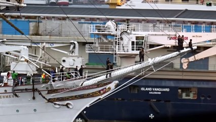 Télécharger la video: Le chant des marins du Statsraad Lehmkuhl quand il rentre au port