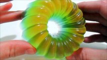 Rainbow jelly. Gelatina arco iris de ositos de gominola en gajos
