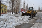 Mart Doğu'da Kazma Kürek Yaktırıyor