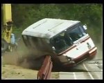Неудачный краш-тест автобуса (The bus crash-test fail)