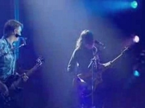 Queens of the stone age - Into the Hollow canal+ 2007 (6)