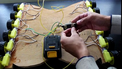 利なマップを送信するための車輪12と、このような、電力スキー