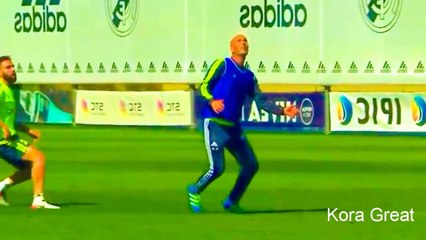 عندما يقرر زين الدين زيدان ان يسجل في التدريبات من مدرب الي لاعب