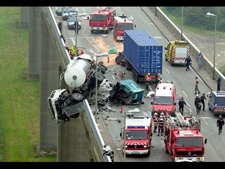 Car Crashes-Shocking dash camera HD #140