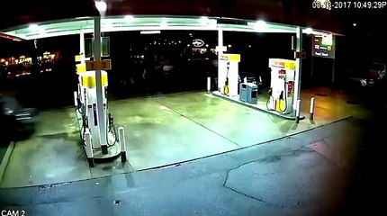 Un chauffeur Uber provoque une explosion en fonçant dans une station service !