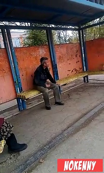 Cet homme ivre n'aurait jamais dû tenter d'attaquer cette pauvre femme