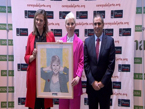 La cantante Soraya recibe el Premio Picota del Jerte 2017