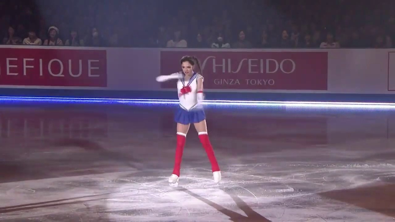 Cette patineuse déguisée en Sailor Moon a beauc...