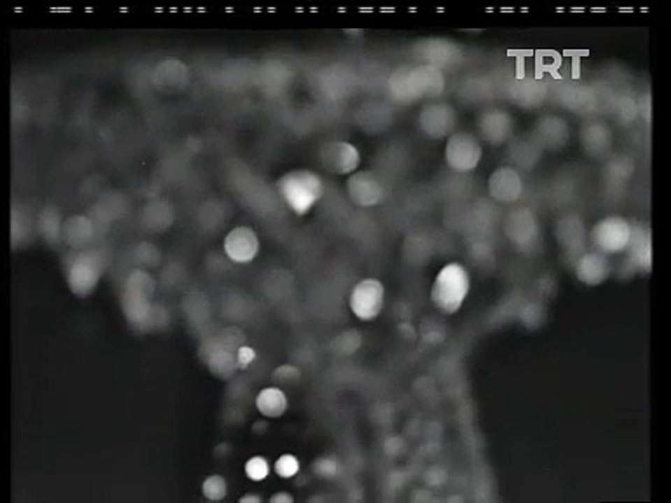 Zeki Müren - Nerden Düştüm Ben Bu Aşka (TRT Arşivi)