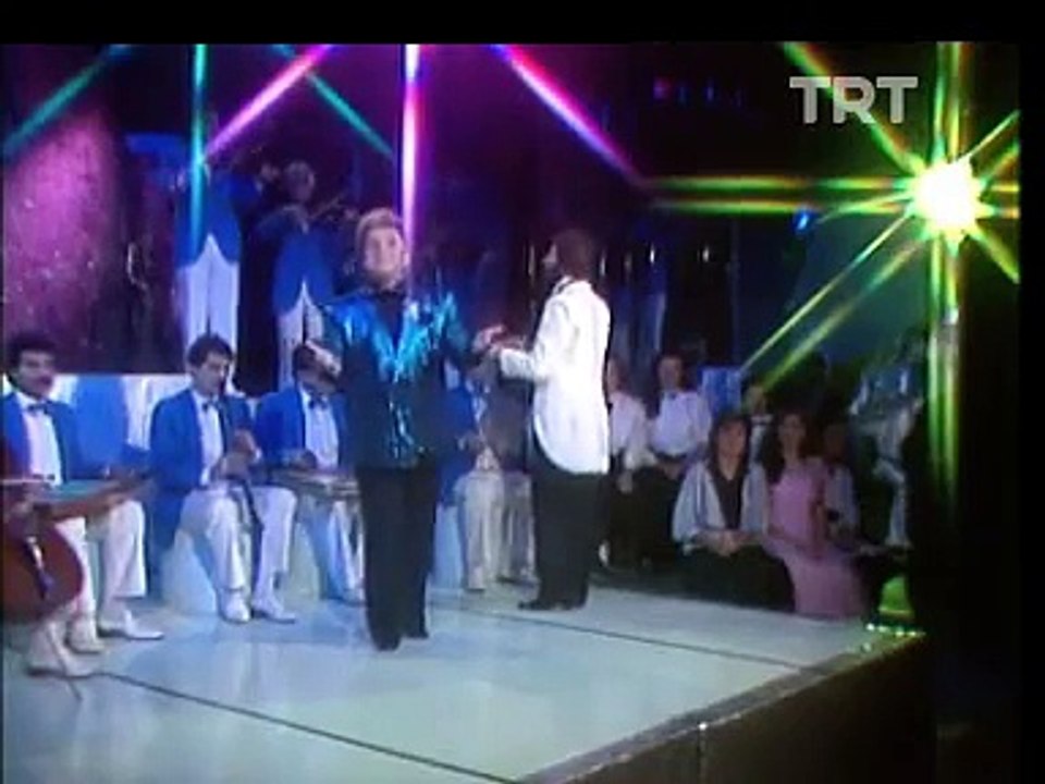 Zeki Müren - Elbet Gönüllerde Sabah Olacak (TRT Arşivi)