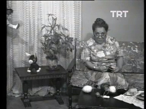 Adile Naşit - Sincap Kardeşler Masalı (TRT Arşivi)