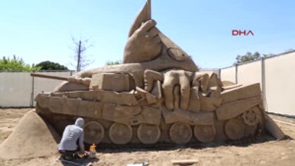 Antalya Kumdan Demokrasi Heykeli Tamamlandı