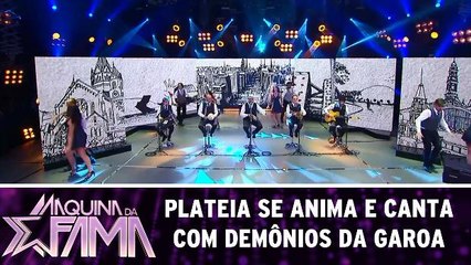 Plateia se anima e canta com Demônios da Garoa