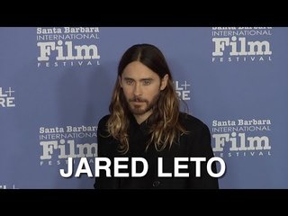 Video herunterladen: Jared Leto ► 2014 SBIFF Virtuosos Award Recipients Arrivals