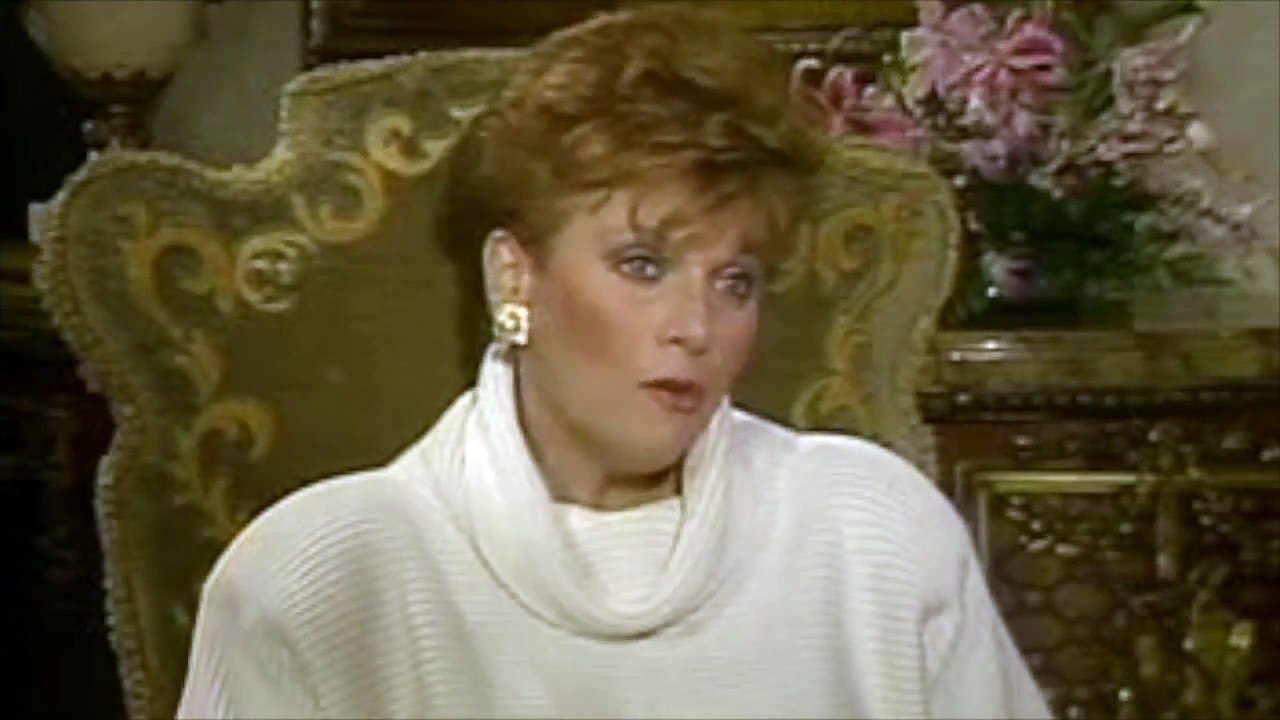 Linda Evans on Dynasty Set