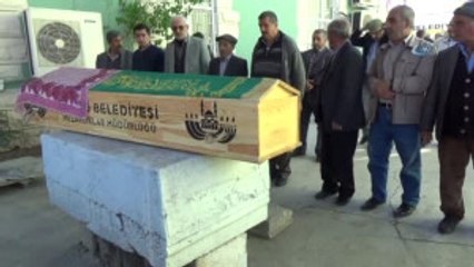 İyilik Yaparken Kazada Ölen Kadın Son Yolculuğuna Uğurlandı