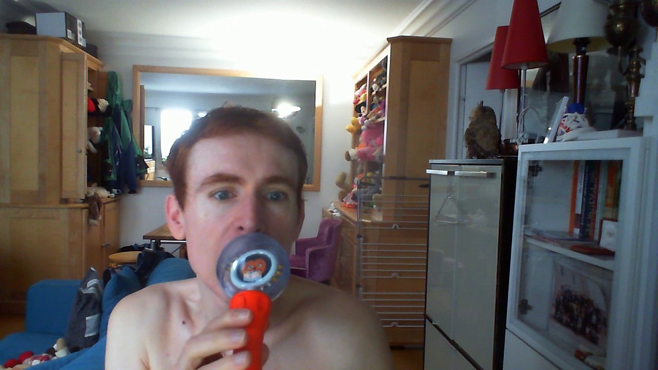 Wiwi égratigne "le choix" de Clarika