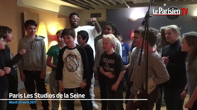 Le rappeur Big Ali chante avec les collégiens de Chantilly