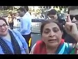 This Brave Old Lady Bashing Nawaz Sharif Heavily Watch Video