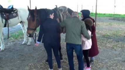 Down Sendromlu ve Otizmli Çocuklar Ata Bindi