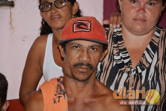 Homem com câncer na garganta pede ajuda para custear tratamento