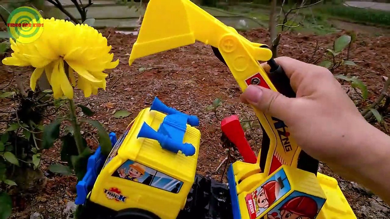 Excavators for kids _ Baby playing excavators destructive the yellow