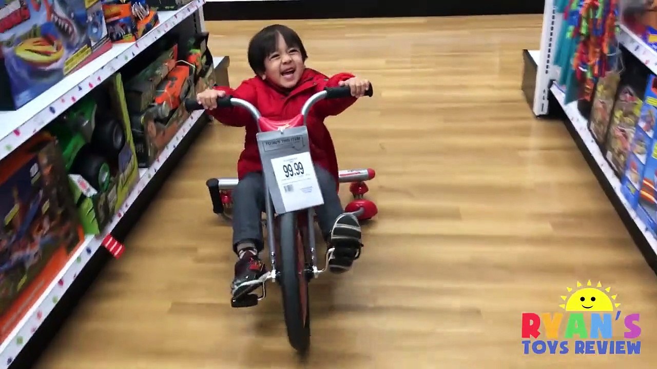 TOYS HUNT at Toys R Us Ryan ToysReview! Giant Life Size Dinosaur kids toy store! Family Fun Trip-WF