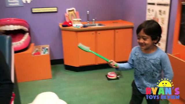 CHILDREN'S MUSEUM Pretend Play! Family Fun for Kids Indoor Play Area Children Activities-E-3R6pZx