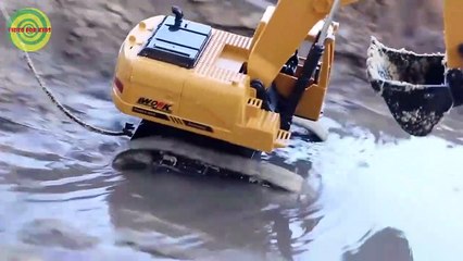 Backhoe force Dabble in the pond scoop sand into a truck-HM2aXxs