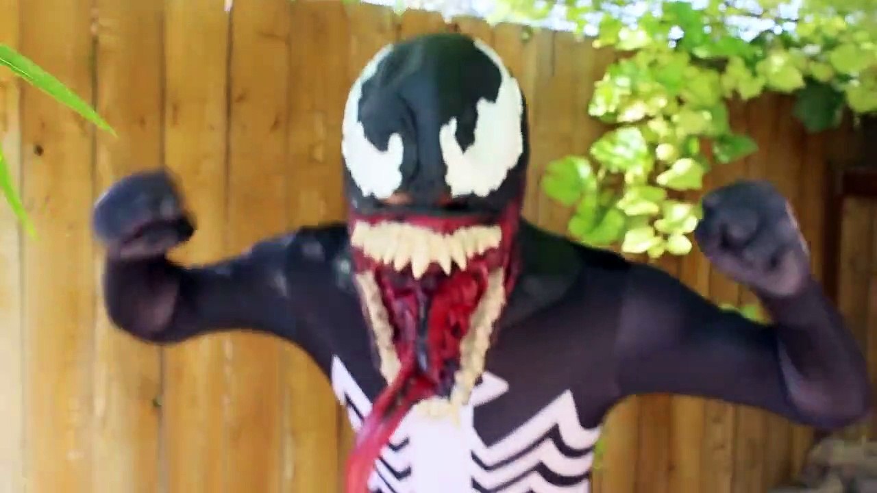 Spiderman Vs Venom - Real Life Superhero Battle _ Trampoline Fight-OiHXKfRF