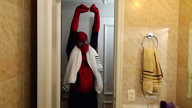 Spiderman Bath Time with Frozen Elsa, Hulk, Joker & Pink Spidergirl - Superheroes Movie In Real Life-rkMKUE