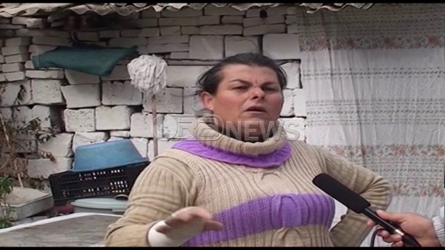 Ora News – Tërmeti u shembi çatinë, gruaja me dy jetimë apelon për ndihmë