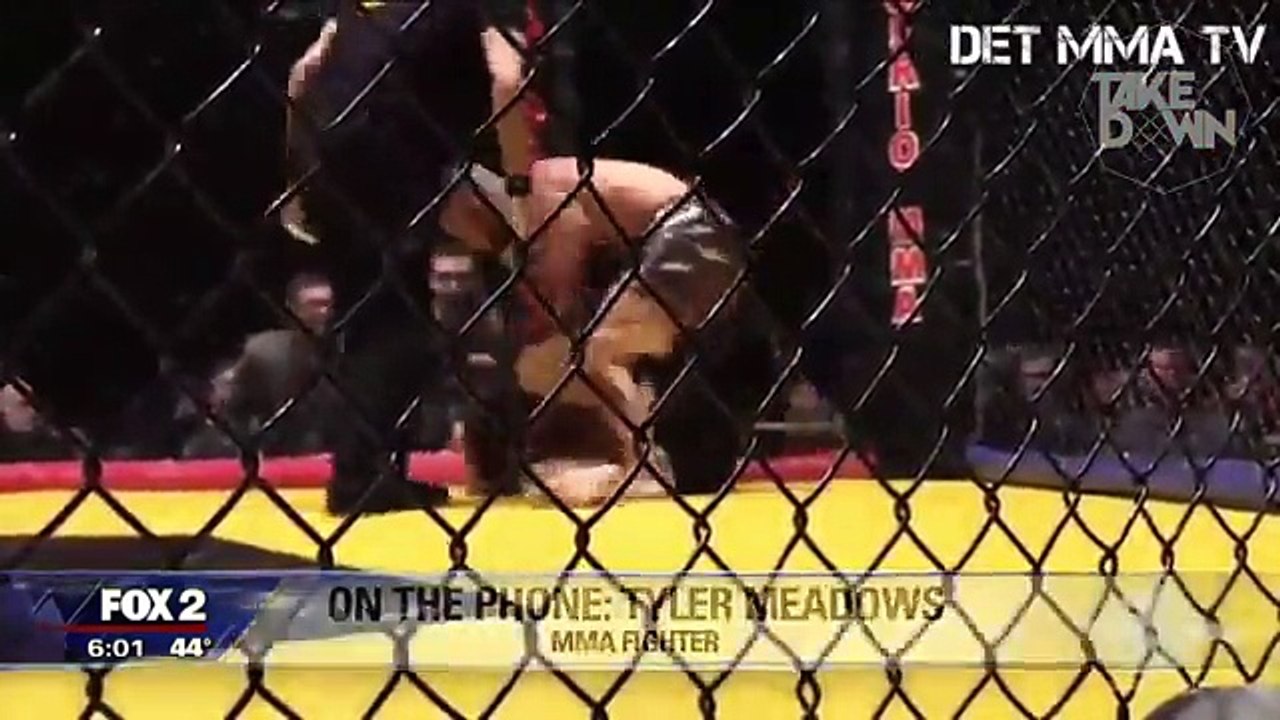 Un combattant attaque un spectateur, mais ça ne se passe pas comme prévu...