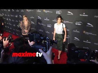 Video herunterladen: Sandra Bullock 2014 BAFTA Los Angeles Awards Season Tea - Arrivals