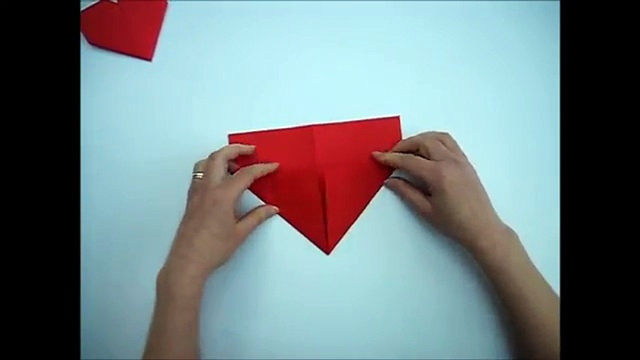 gevouwen hart van papier maken - hartje vouwen - makkelijke uitleg - vouw-instructie-78iPqb5PS8E