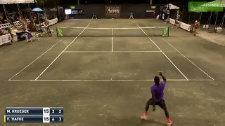 Un match de tennis pro interrompu par les bruits d'un couple en pleine action !