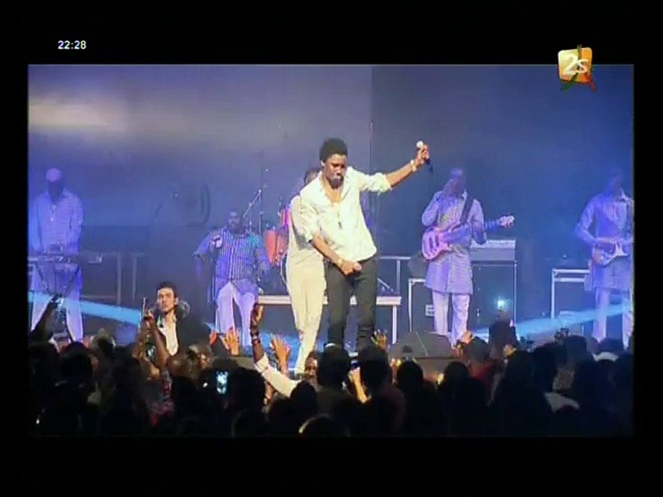 Vidéo – Bécaye Mbaye arrose Wally Seck: Si…  Regardez!!