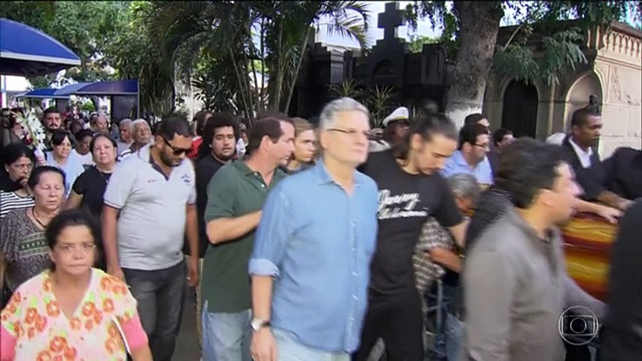 Corpo do cantor Jerry Adriani é enterrado no Rio