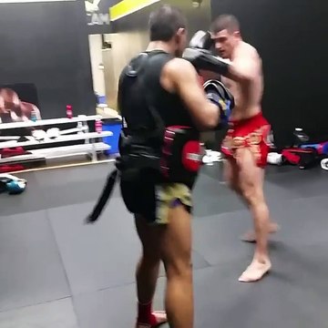 Treinando Kickboxing. Training Kickboxing.