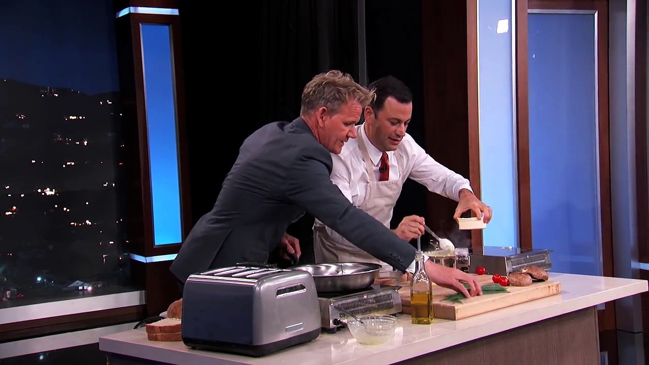 Gordon Ramsay Makes Scrambled Eggs